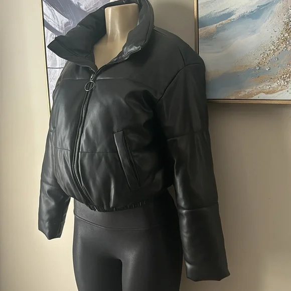 Aqua Women’s Faux Leather Short Puffer Coat size XS - Picture 6 of 8